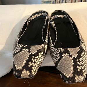M Gemi snakeskin ballet style flats with squared off toe in 38.5 (size 8.5)